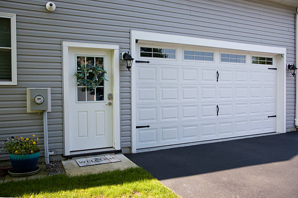 24/7 Emergency Garage Door Panel Replacement experts in North Grosvenor Dale, CT